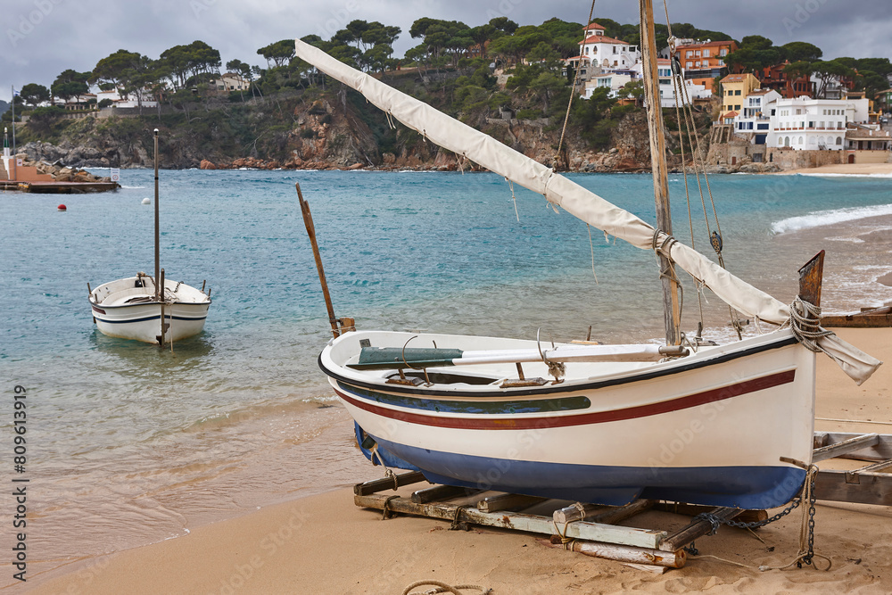 Obraz premium Traditional fishing boats. Mediterranean coast. Llafranc village. Catalonia, Spain
