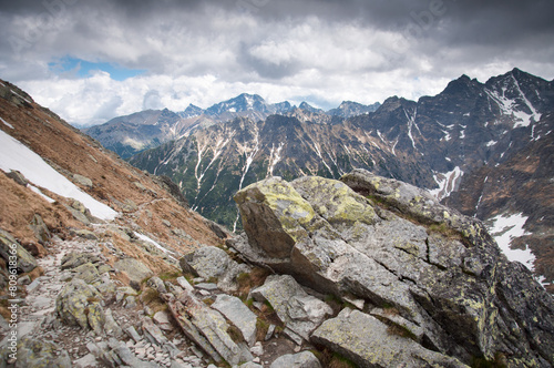 Szlak wysokogórski pomiędzy wielkimi skałami, Tatry Wysokie. photo