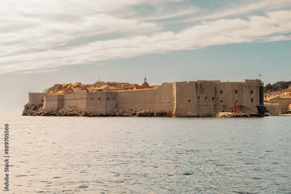 Vue des remparts de Dubrovnik depuis la mer 2