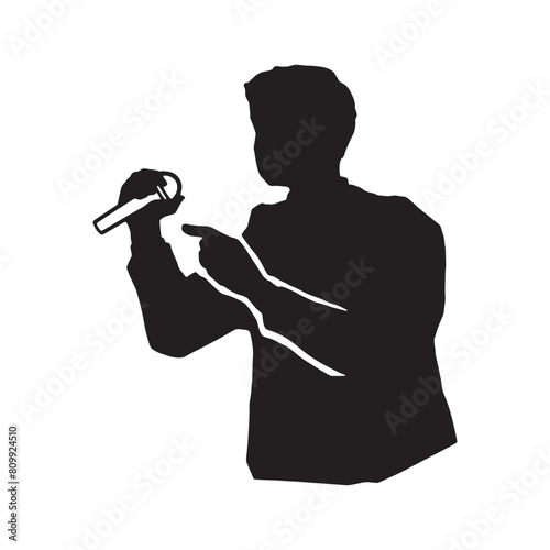 マイクを持って演説するあるいは歌を歌う男性のシルエットイラスト　黒