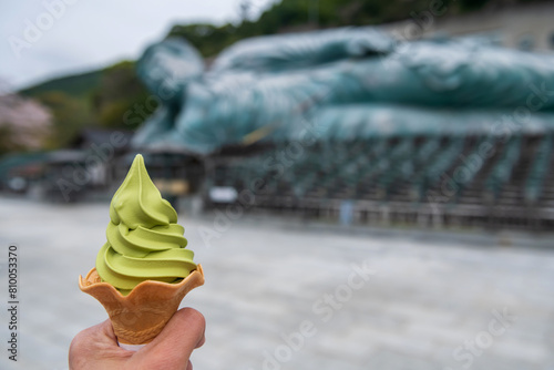 Green tea ice cream with blur reclining Buddha statue, Nanzoin © Blanscape