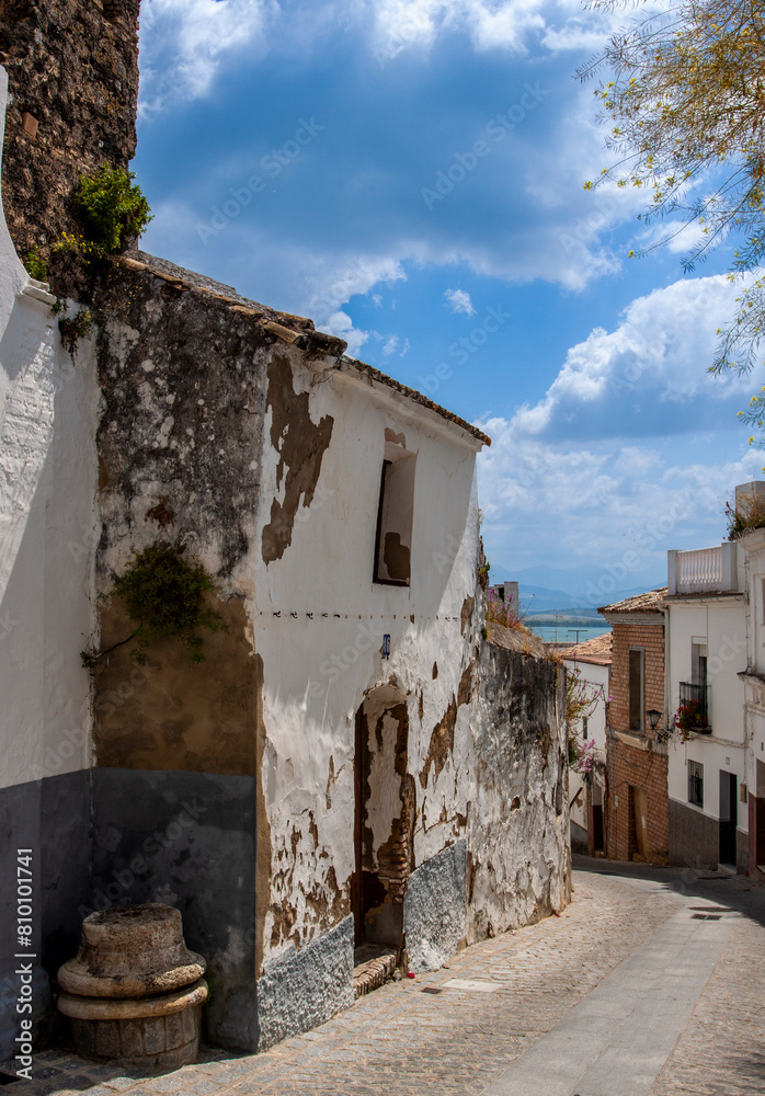 Altstadt mit verlassenen Wohnhäusern im südländischen Baustil, Arcos, Andalusien, Spanien,