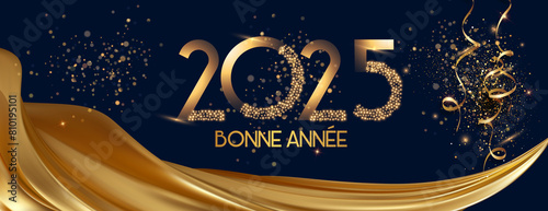 carte ou bandeau pour souhaiter une bonne année 2025 en  or avec un drapé de tissu couleur or sur fond noir avec des paillettes et des serpentins or photo