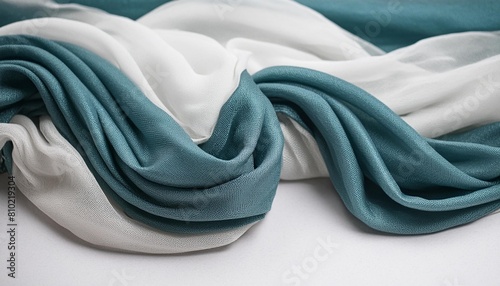 tissu en soie drape en mouvement textile soyeux elegant et colore de couleur blanche fond pour conception et creation graphique photo