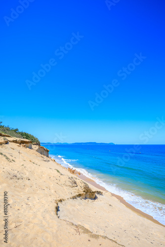 初夏の雁ノ巣砂丘　奈多断層　（満潮時）　福岡県福岡市　Early summer Gannosu Sand Dunes. Nata Fault.(At high tide). Fukuoka Pref, Fukuoka City.