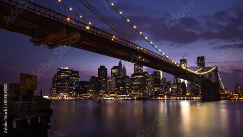 Twilight over brooklyn bridge with manhattan skyline