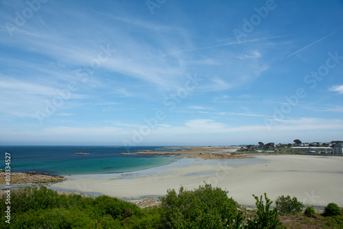 La belle et grande plage Trestel à Trévou-Tréguignec en Bretagne - France