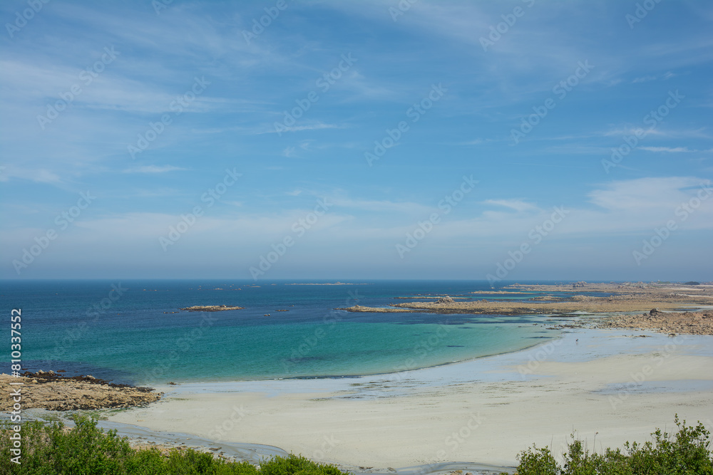 La belle et grande plage Trestel à Trévou-Tréguignec en Bretagne - France