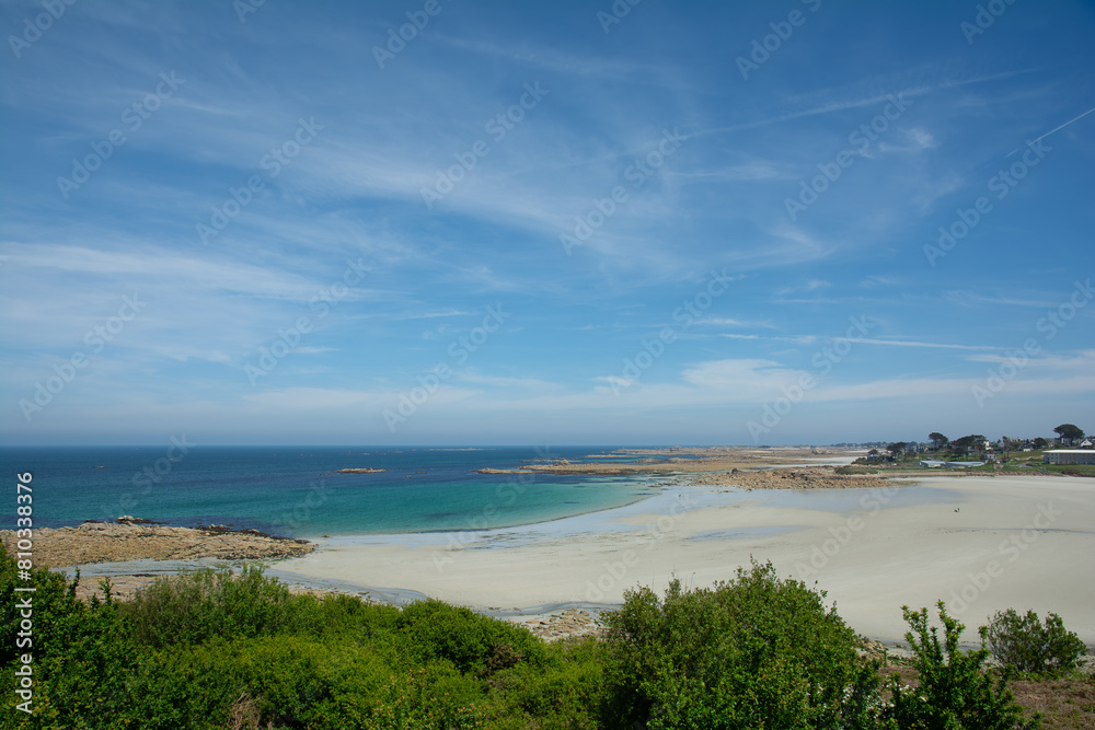 La belle et grande plage Trestel à Trévou-Tréguignec en Bretagne - France