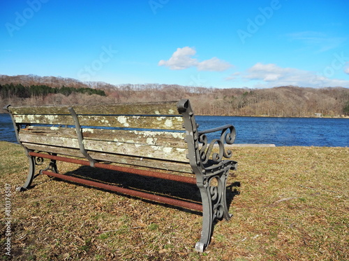 ポロト湖畔のベンチ