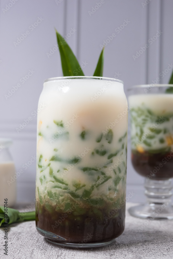 Es Cendol Dawet is a drink made from a mixture of sugar water, coconut milk and cendol. Usually topped with jackfruit or durian Es Cendol Dawet is a drink made from a mixture of sugar water, coconut milk and cendol. Usually topped with jackfruit or durian