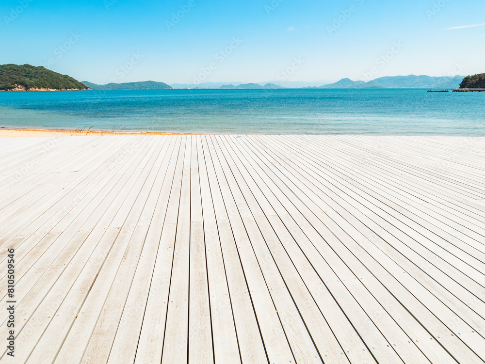 Fototapeta premium 海が見えるウッドデッキ 旅行 夏のリゾート