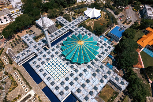Canvas Print An aerial view of Kuala Lumpur's Masjid Negara, also known as the Malaysian National Mosque