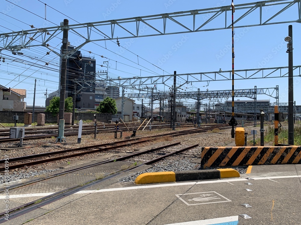 Naklejka premium 館林駅前の踏切
