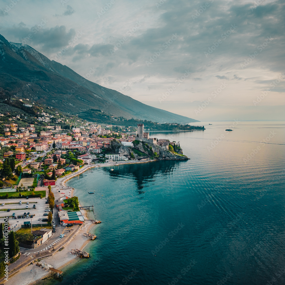 Obraz premium Drone Italie lac