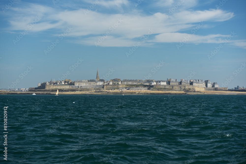 Saint-Malo, plage au printemps