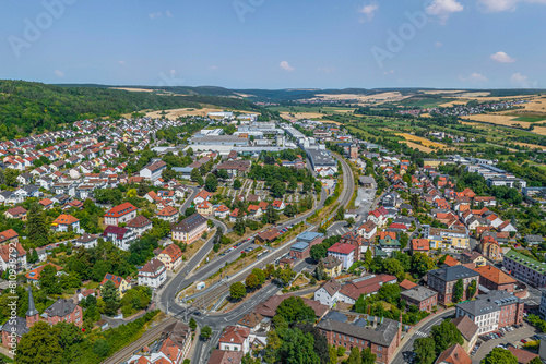 Tauberbischofsheim, die Kreisstadt des Main-Tauber-Kreises in Baden--Württemberg von oben © ARochau