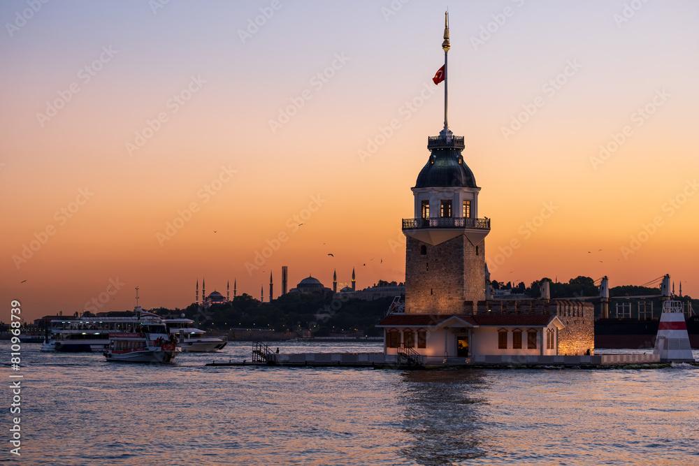 Fototapeta premium Maiden's Tower Sunset