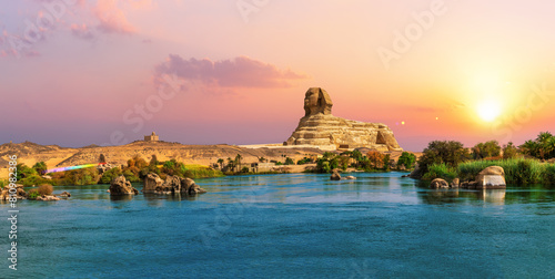 Obraz na płótnie The Nile river at sunset in the Aswan desert by the Sphinx, Egypt w salonie