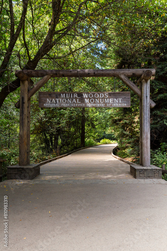 Cuadro en lienzo the entrance sign of the Muir Woods national monument in california