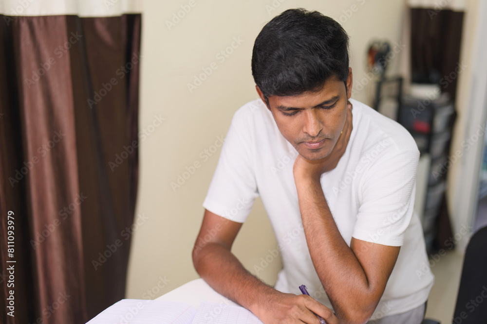 Obraz premium Focused Indian Man Working Remotely at Home Office