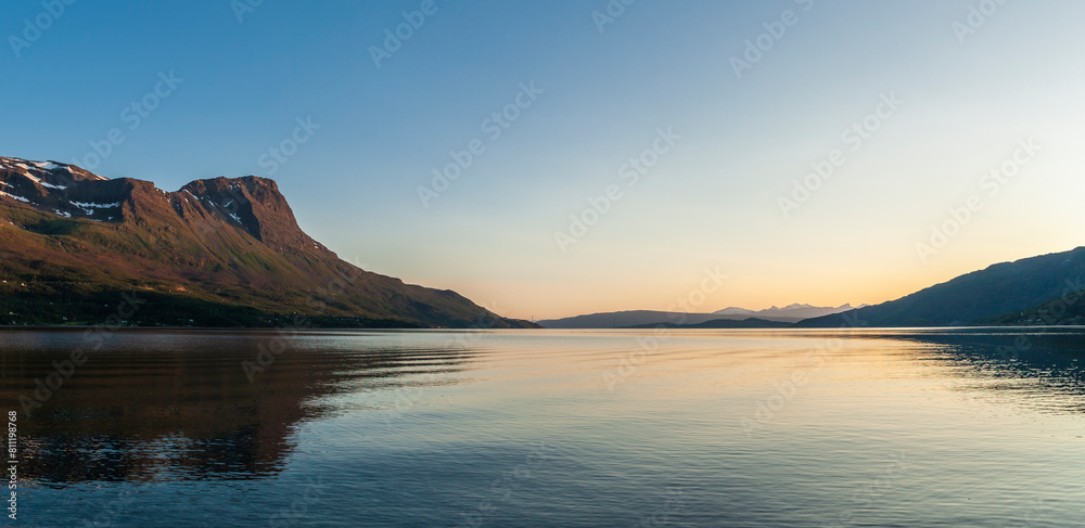 Narvik Bucht in norwegen bei Sonnenuntergang