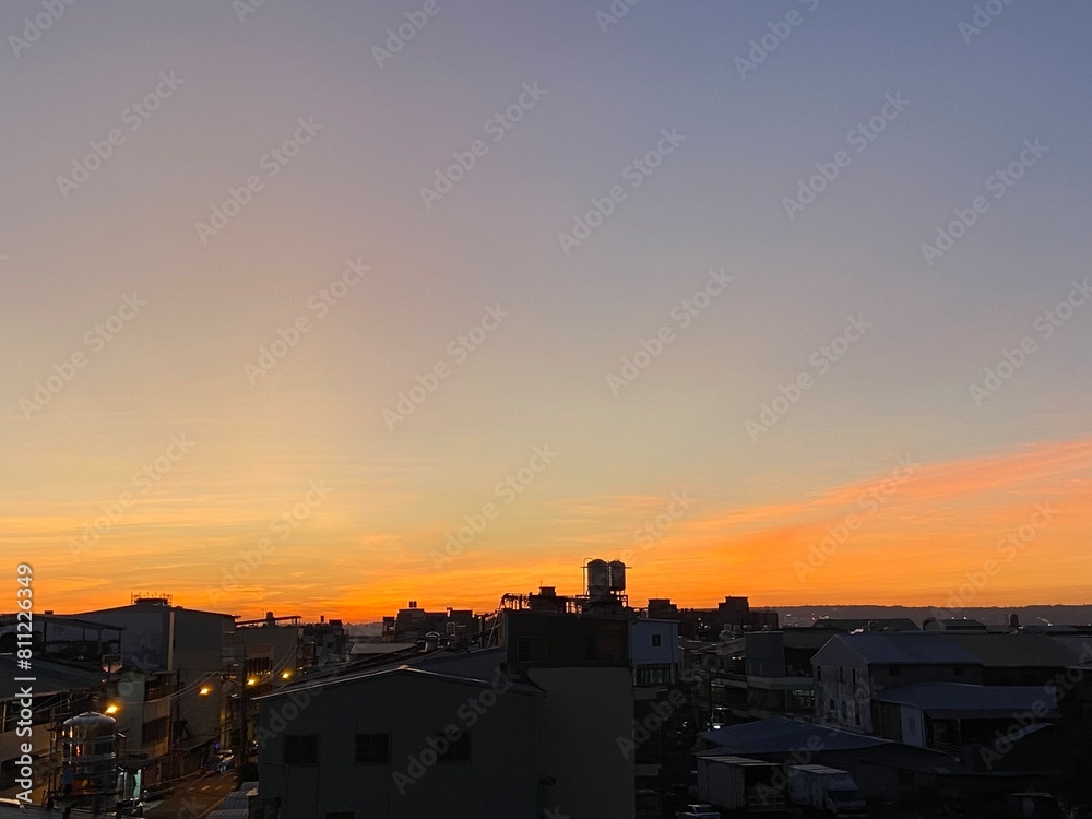 Naklejka premium sunset over the city
