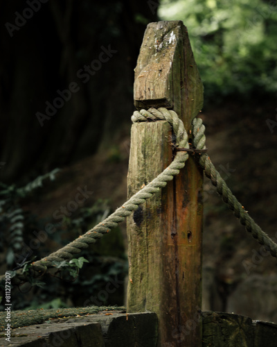 rusty barbed wire © EL