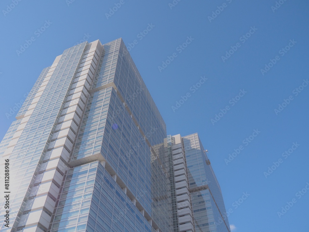 高層ビルと空。オフィス街の風景。品川。