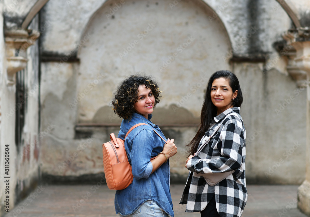 Amigas de viaje por Guatemala, pasándola bien y disfrutando del paseo. Amigas de viaje por Guatemala, pasándola bien y disfrutando del paseo.