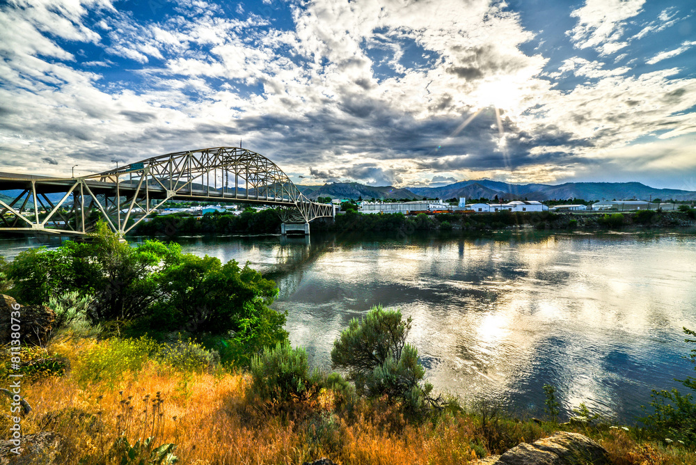Obraz premium Bridge over river