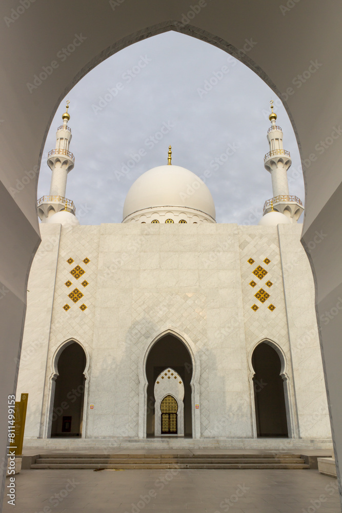 Fototapeta premium Sheikh Zayed Mosque, a mosque with great architecture, Pilgrims and devotees visit this mosque, located on Banjarsari, Solo city, Indonesia 