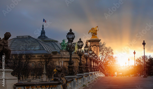 Fotografia Alexandre III Bridge at amazing sunset - Paris, France