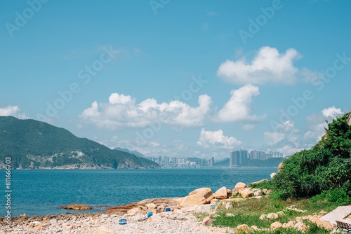 Obraz na płótnie Shek O Tai Tau Chau beach and city view in Hong Kong w salonie