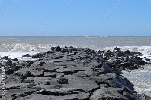 Obraz na płótnie Lido di Ostia - Scogliera tra la Spiaggia Rossa e la Spiaggia Grigia w salonie