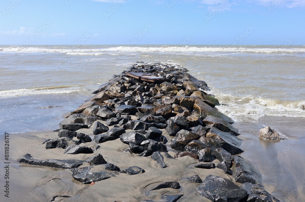 Lido di Ostia - Scogliera dalla riva del Lido Salus
