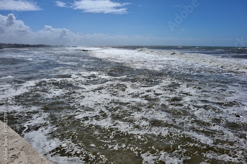 Obraz na płótnie Lido di Ostia - Mare mosso dal pontile w salonie