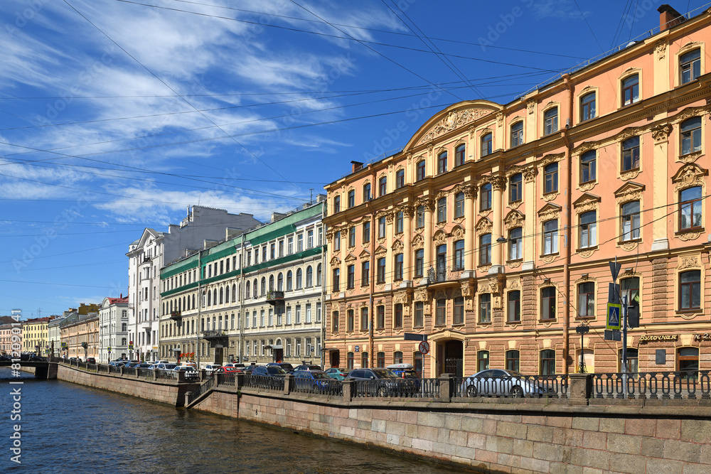 Obraz premium Griboyedov Canal Embankment on sunny summer day. Saint Petersburg