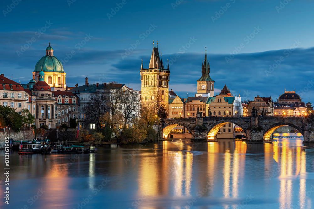 Fototapeta premium Charles Bridge at night in Prague
