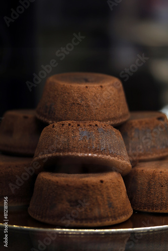 magdalenas artesanales de chocolate y bizcocho photo