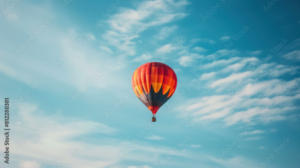 Naklejka premium Hot Air Balloon Soaring in Bright Blue Sky with Ample Copy Space