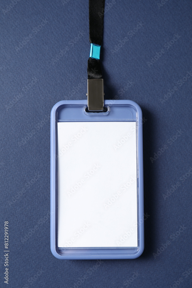 Obraz premium Blank badge with string on blue background, top view