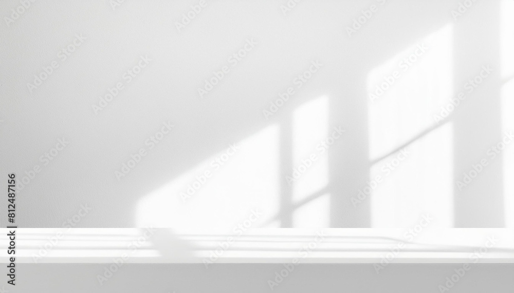 Fototapeta premium 白い壁 自然光 影 日差し 背景画像 Generative AI