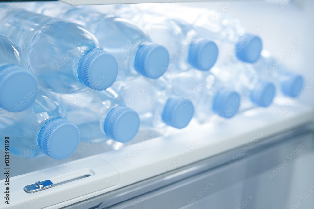 Cold drinking water bottles in the refrigerator Cold drinking water bottles in the refrigerator