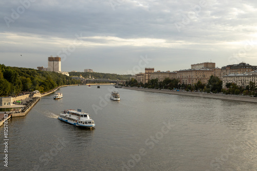 Boats peacefully navigate through the waters of Moscow river, creating a tranquil and picturesque scene. © AlexKriv