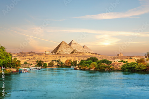 Obraz na płótnie View on the Nile and the boats at sunset in the Aswan desert near the Pypamids of Egypt w salonie