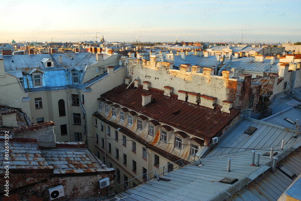 Obraz premium Rooftop view of old town, St Petersburg, summer evening