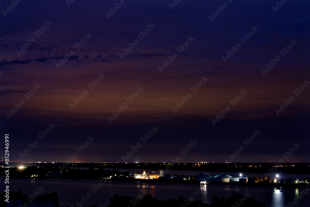 ciel d'orage aux crépuscule avec éclairs ciel d'orage aux crépuscule avec éclairs