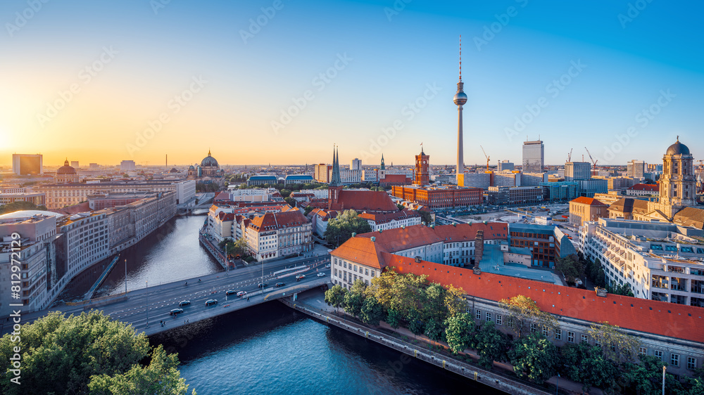 Fototapeta premium the skyline of berlin during sunset, germany