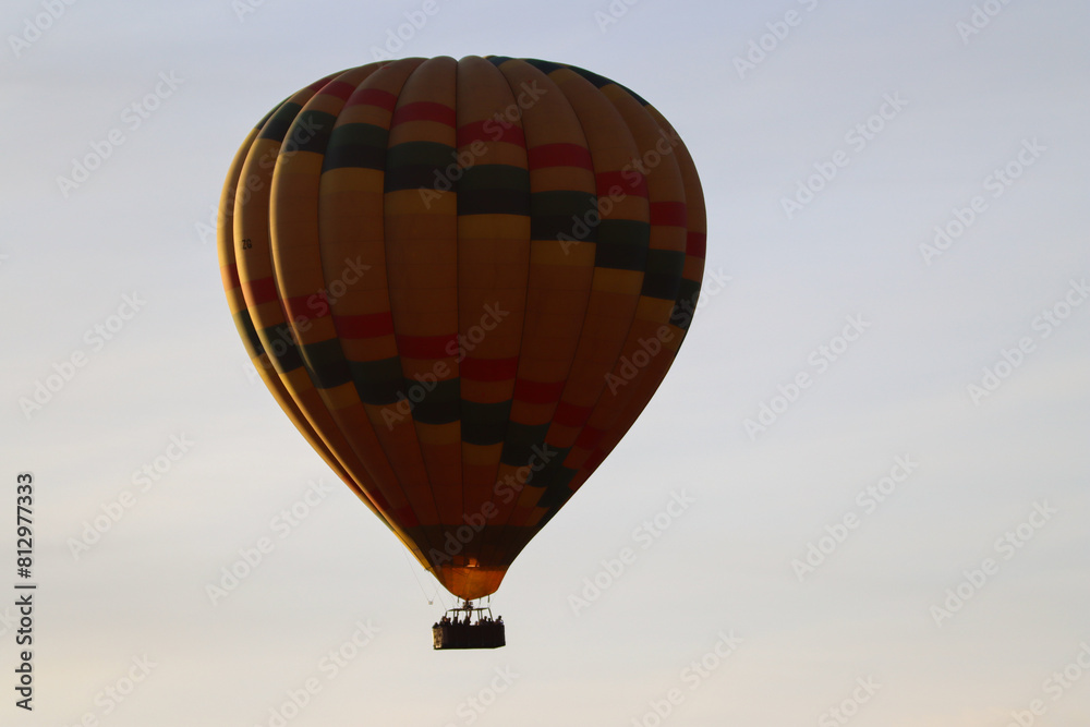 Fototapeta premium hot air balloon in flight over Masai Mara national park